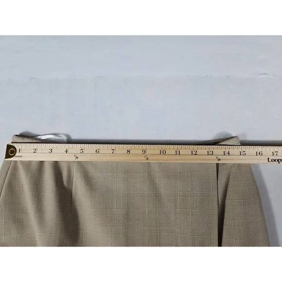 Liz Claiborne 2 Piece Womens Skirt Suit Size 10 3 Button Jacket Beige - Picture 13 of 16